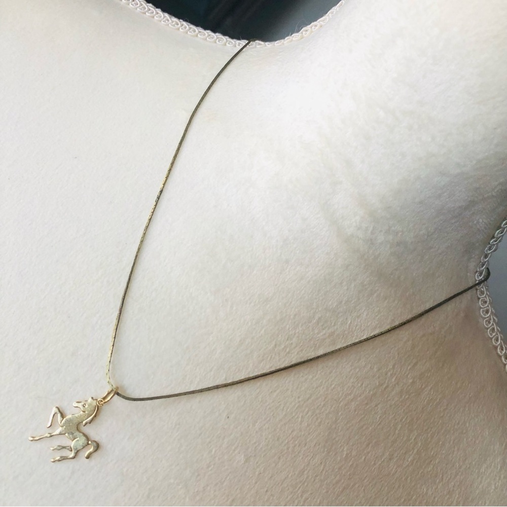 Vintage etched gold stallion horse pendant on chain necklace